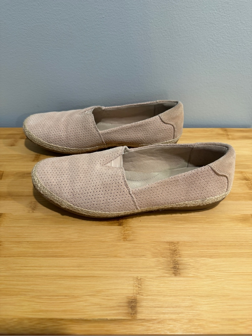 Clarks Espadrille Slip-On - Picture 2 of 8